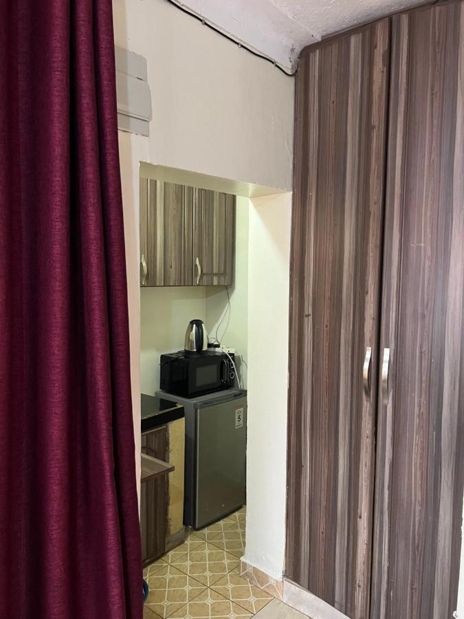 Lark Suites -Bukoto Кампала Екстериор снимка